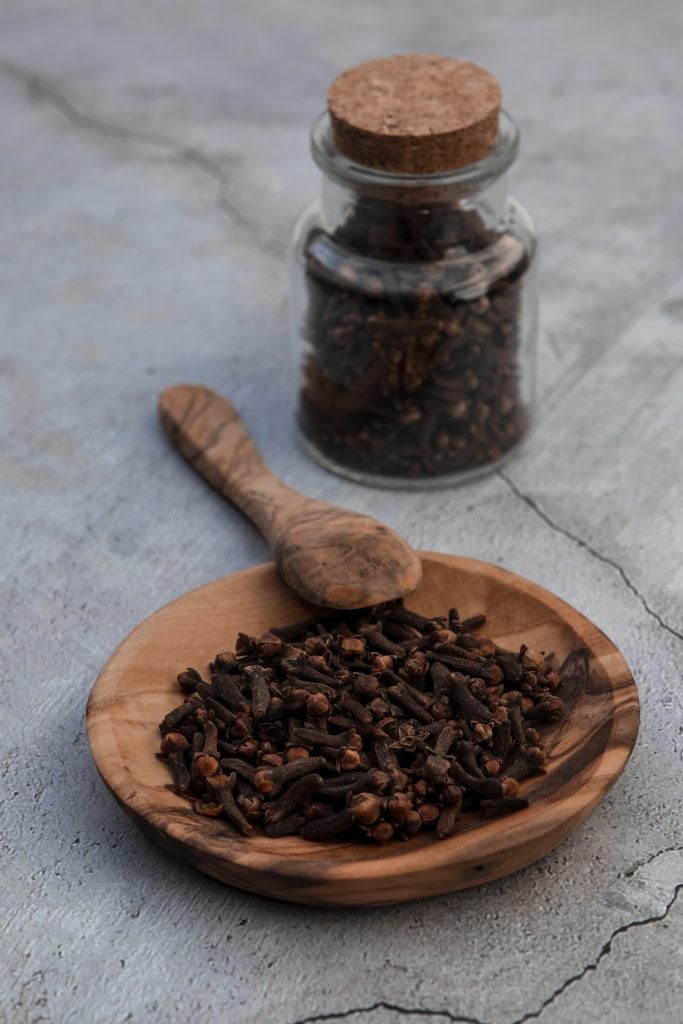 zdjęcie obrazuje suszone goździki